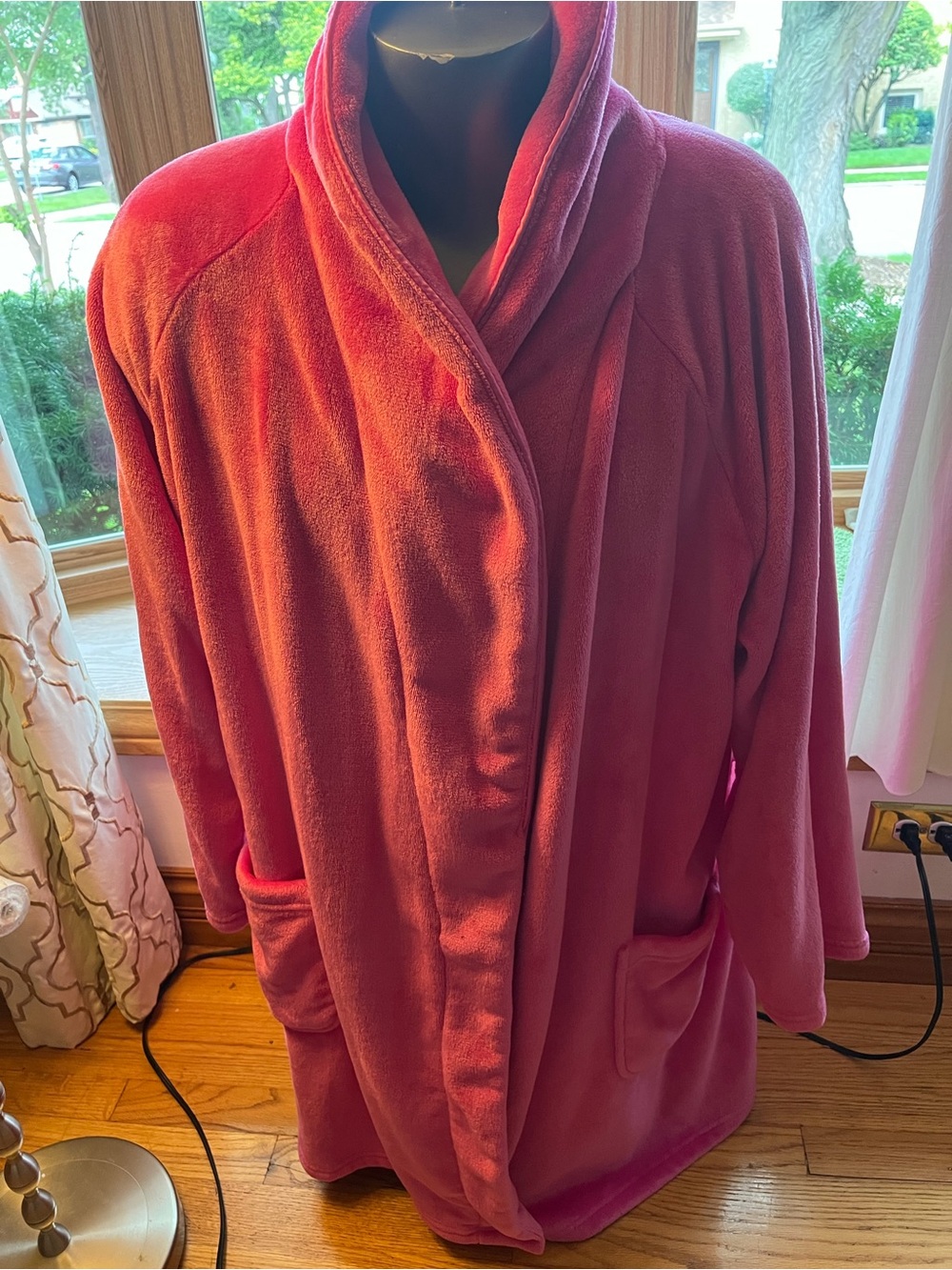 Victoria's Secret Plush Robe Size XL/XXL Pink Logo Lounge Sleepwear    Pink plus